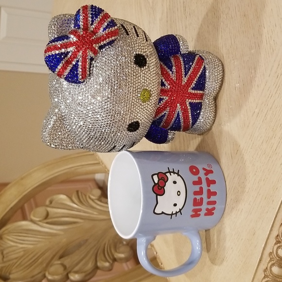 SOLD Hello Kitty Mug - Picture 3 of 6